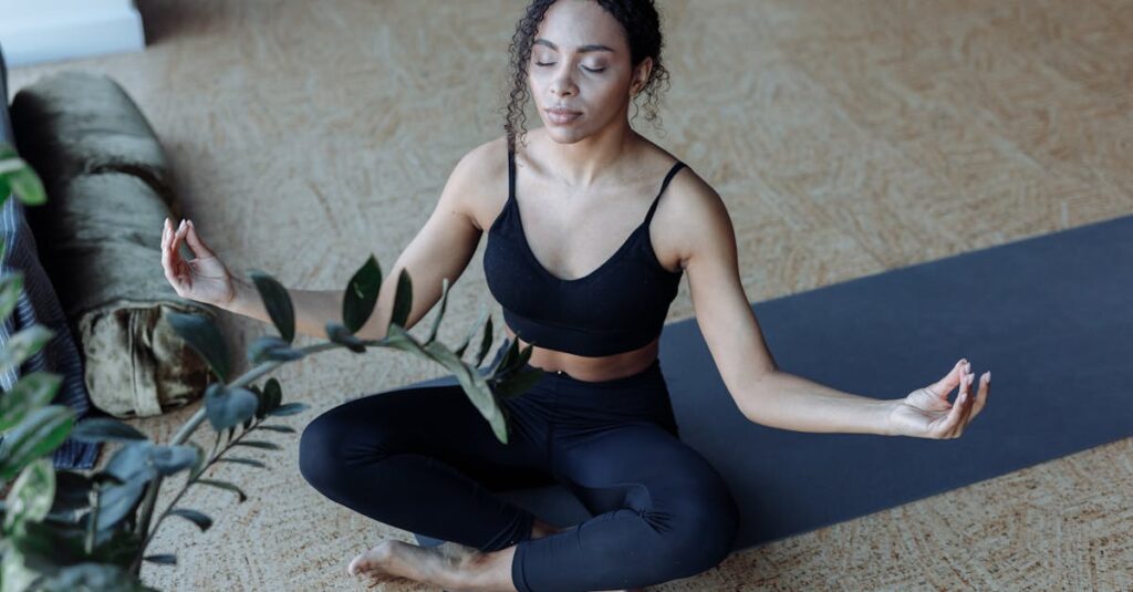 不安で心が落ち着かない女性が静かな場所で感情を見つめている様子