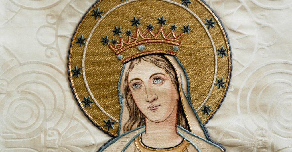 ご縁を感じた瞬間に心に問いかける女性の姿、直感と感情に耳を澄ませている様子