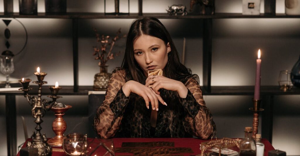 オラクルカードで自分と向き合い気づきを得る女性