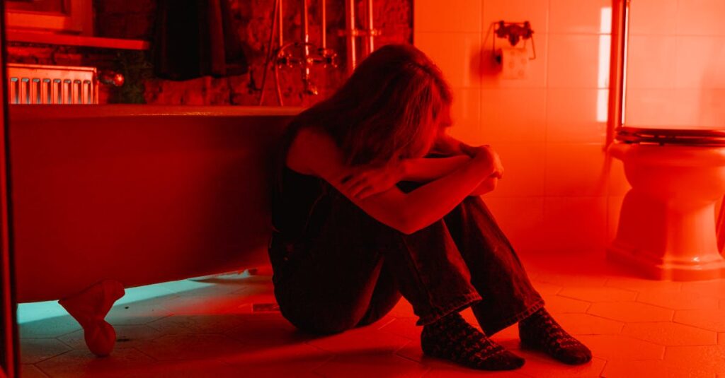 静かにうずくまる人。「自分には何もない」という気持ちを抱えて生きていた善逸のように。