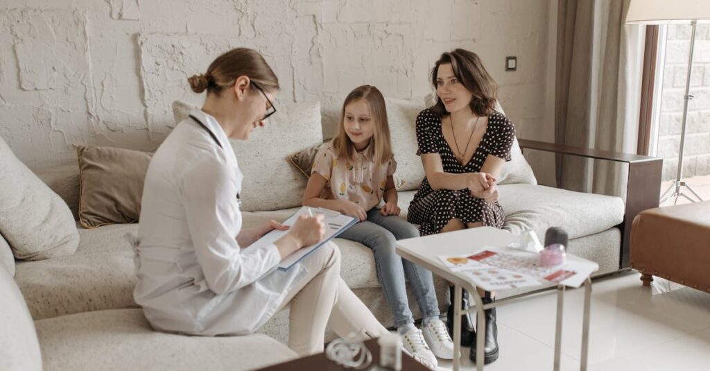 星座を活用した人間関係の気づきを得る女性、12星座の一覧を手にしてほほ笑んでいる様子