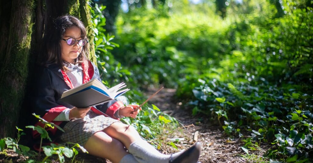 光・風・土の魔法を象徴するキャラクターたちが幻想的に描かれた場面