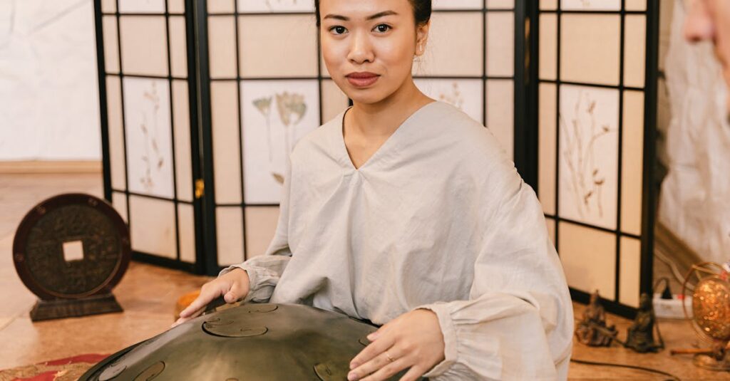 ジオマンシーで土のシンボルから静かな安心を感じている女性の表情