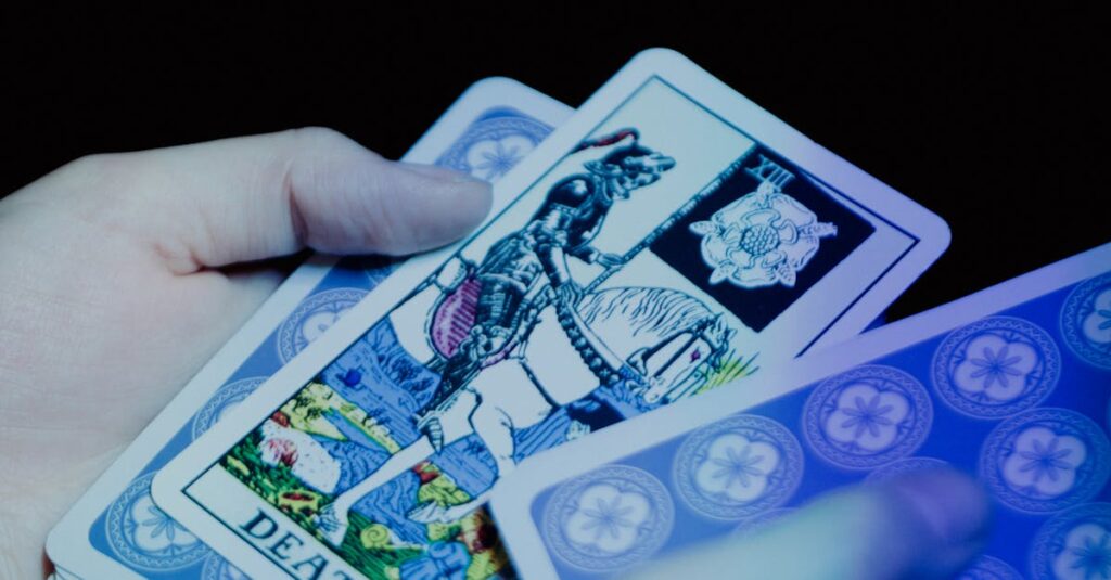 5枚の象徴的なタロットカードが1日のメッセージとして並んでいるビジュアル