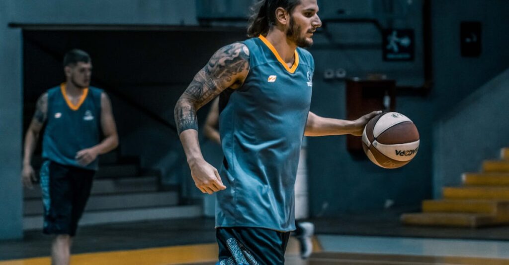 静かにコートに立ち、自分と向き合う選手。変わりたいという気持ちが、成長の始まり。