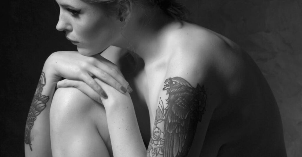 鑑定についてやさしく質問する女性、安心できるやりとりの様子