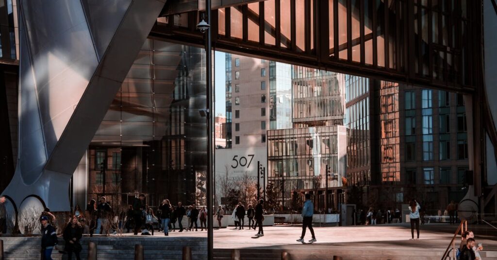 夜明けの街を歩き出すアニメキャラクター、新しい人生の始まり