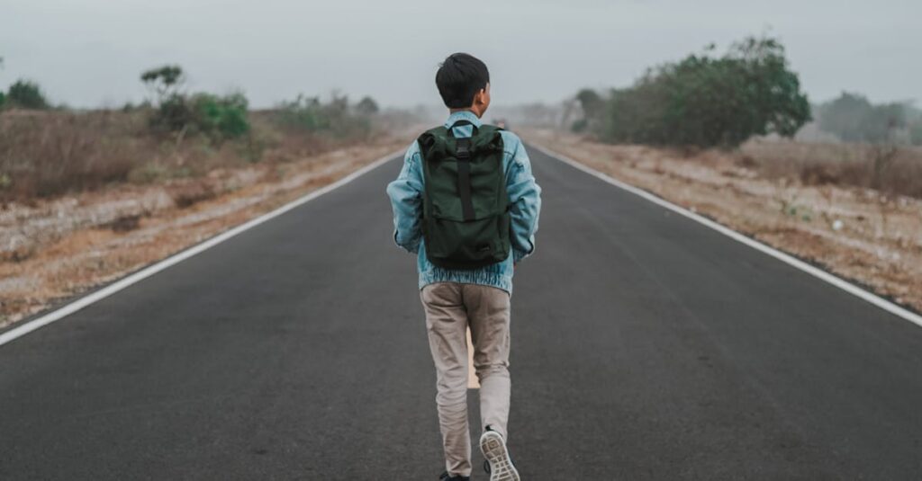 新しい関係性と未来に向かって歩き出すアニメキャラクターのイメージ