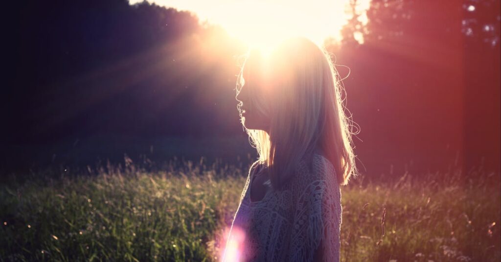 やわらかく、でも確かに自分を表現する女性。遠慮しすぎない、静かな自己表現。