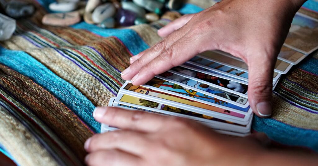 一枚のタロットカードを通じて感情が成長していくアニメ風の演出。静かな癒しと変化を描く印象的なシーン