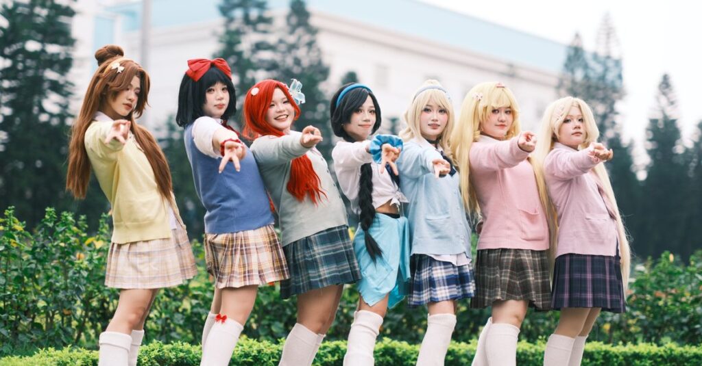 やわらかな光の中に並ぶ、個性の違う4人のキャラクター。どのキャラに、今の自分が映りますか。