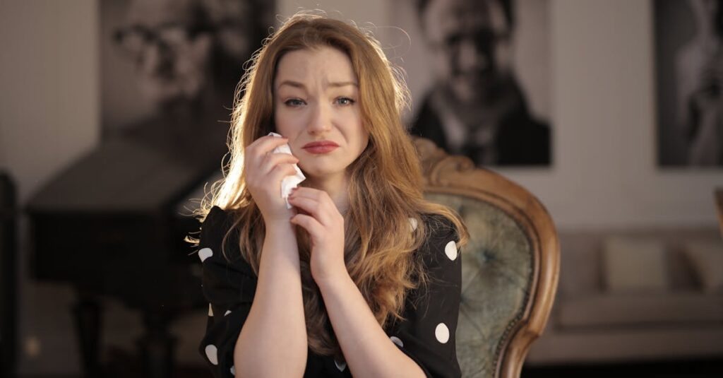 誰かのために尽くし続けて疲れているアニメキャラクターの姿