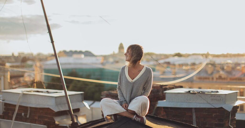 自然の中で自分と向き合い、心を整える女性のイメージ