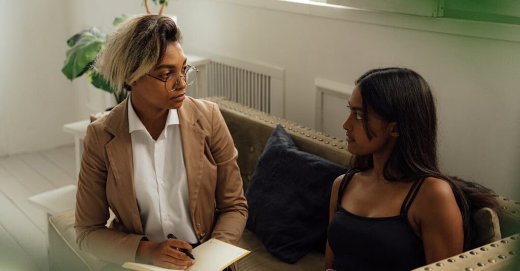 信頼の中で少しずつ心を開いていくフェルン、そっと甘える姿