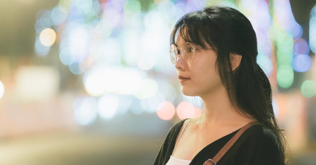 遠くから想いを寄せる女性。言えないまま積もる「好き」の気持ち。