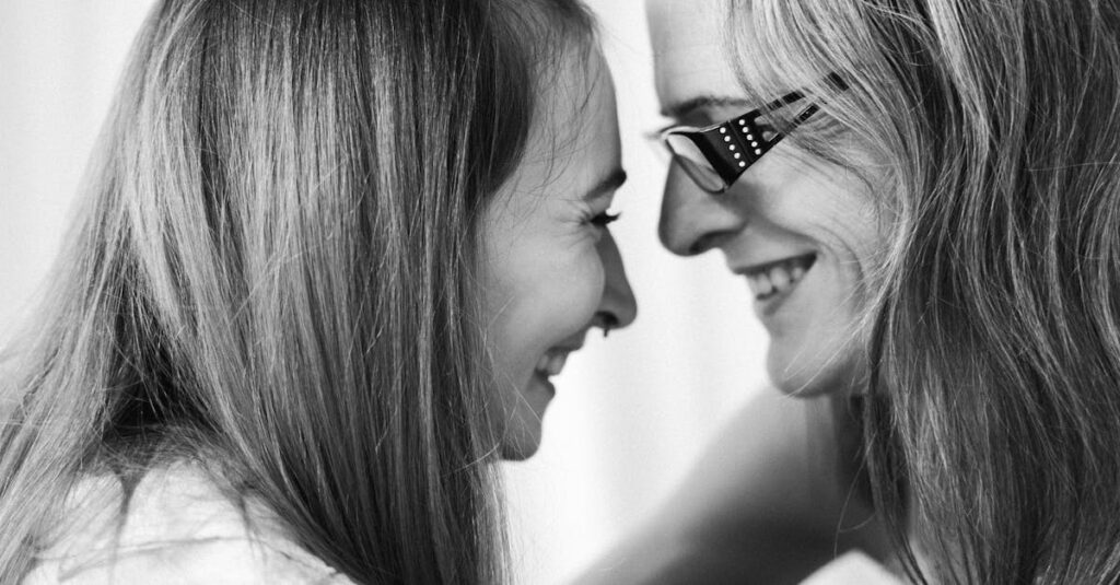 無理せず支え合い、共に笑うアニメキャラクターたち