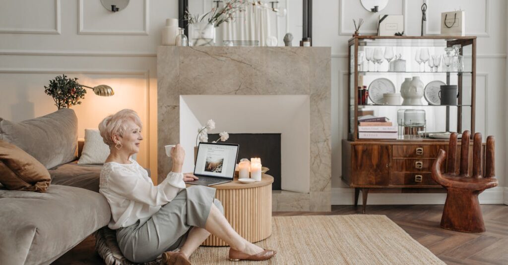 静かな部屋で心を見つめる女性、ふわり鑑定のような優しい空間