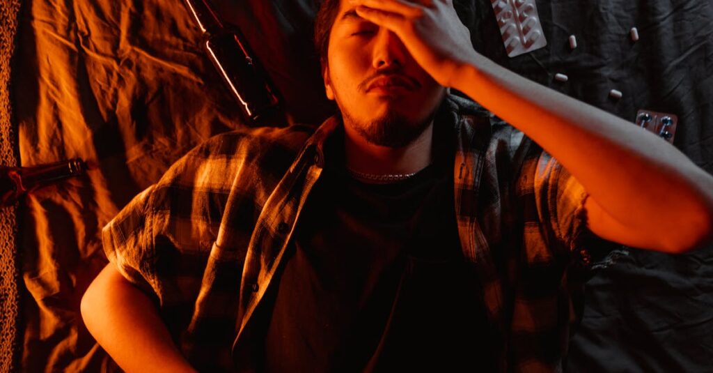 誰にも気持ちを話せずに孤独を抱えるキャラクターを描いたイメージ