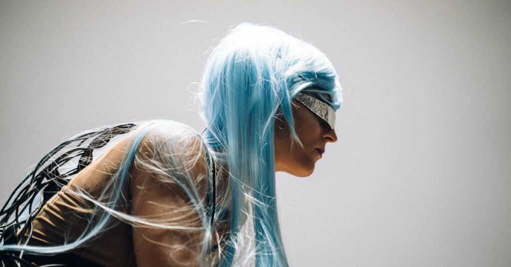 未来に向かって力強く歩き出すアニメキャラクターの背中