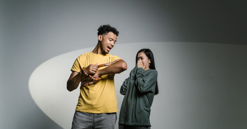 感情を軽視されて孤独を感じるアニメキャラクターの表情