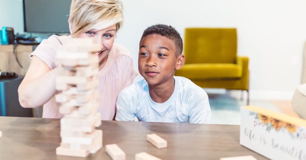 『かぐや様は告らせたい』に登場するキャラが心理戦を繰り広げるシーン風のビジュアル