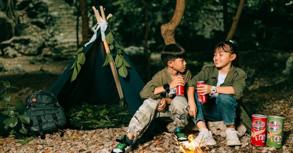 焚き火の前で穏やかな時間を過ごすゆるキャン△風のキャラクター