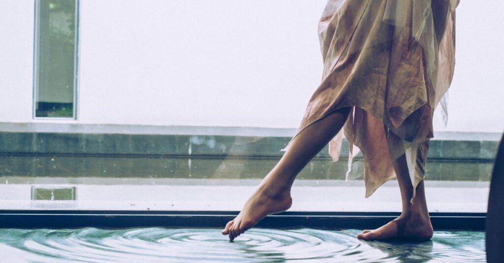 静かに流れる水面に広がる波紋。水の色タイプは、誰かとつながることで心が満たされていく。