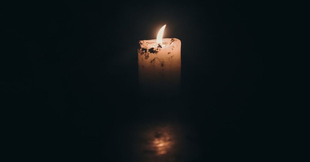 夜のやわらかな灯りの中で静かに休む空間。今夜は、ただ体を委ねていい。