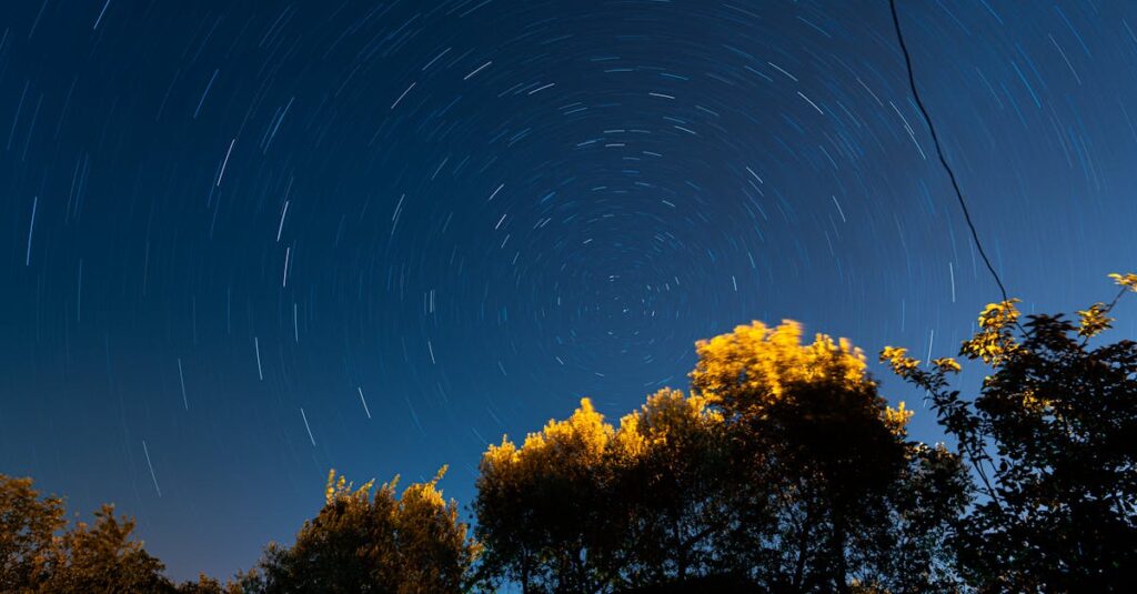 夜空にやわらかく光る星、静かな希望のイメージ