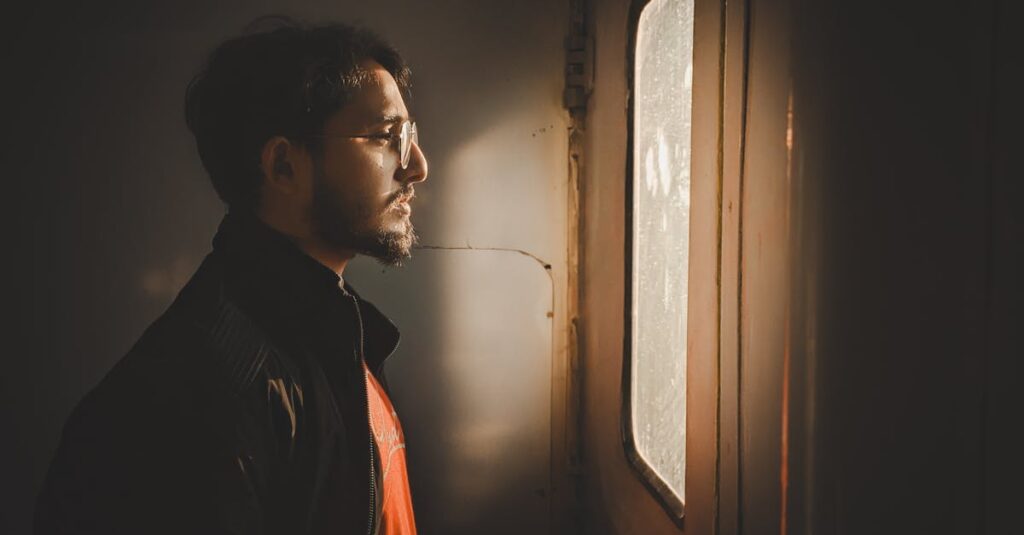 自分の内側をやさしく見つめるイメージ