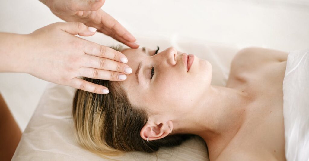 アニメを観ながらゆったり過ごす癒しの夜のイメージ