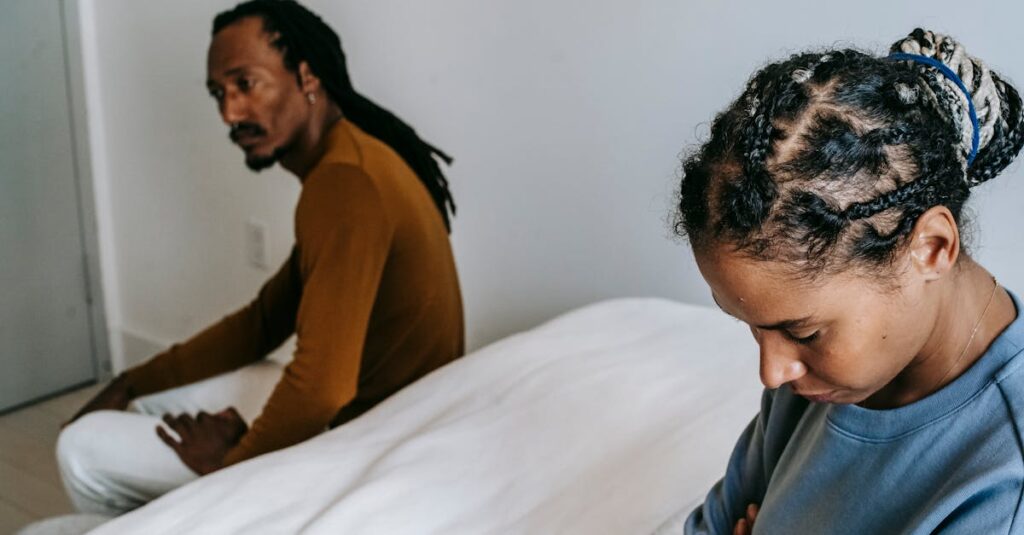 気持ちがすれ違うアニメカップルのやさしいイメージ