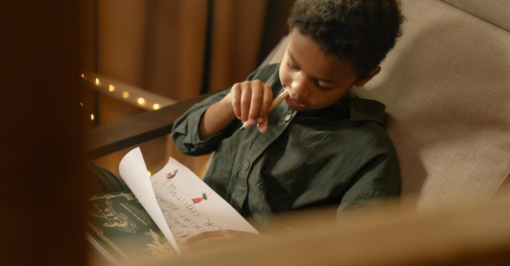 静かな灯りの中で手紙を書くアニメキャラのイメージ