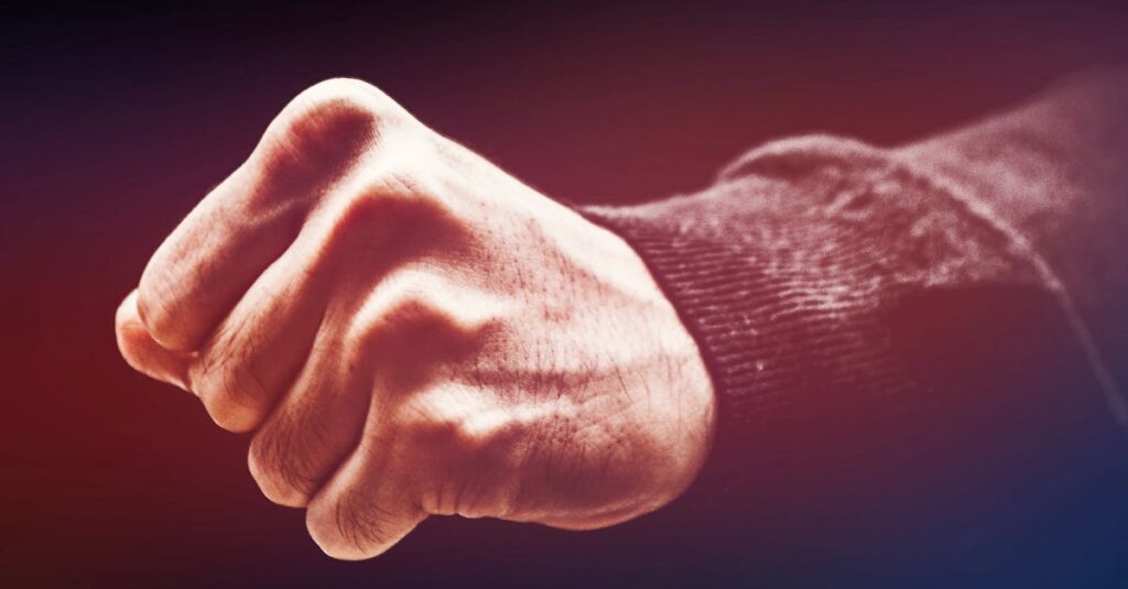 力強く前へ進む戦士。タロット《戦車》は意志と制御の象徴。でもその裏に、置き去りにされた感情がある。