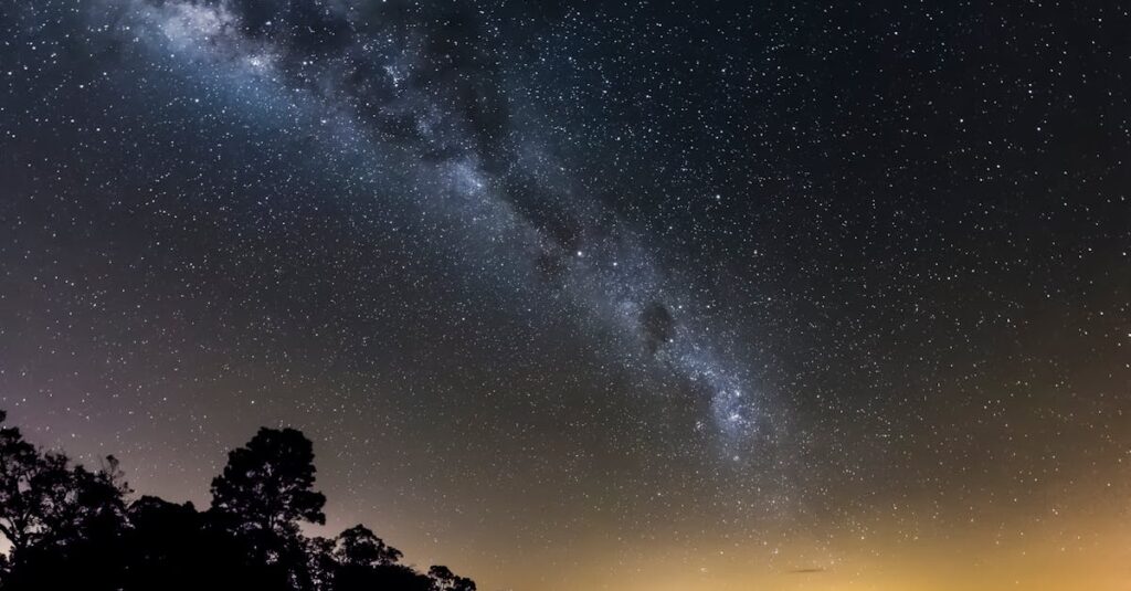 静かな夜空に広がる星々。内なる知恵と安らぎが、やわらかく灯っている。