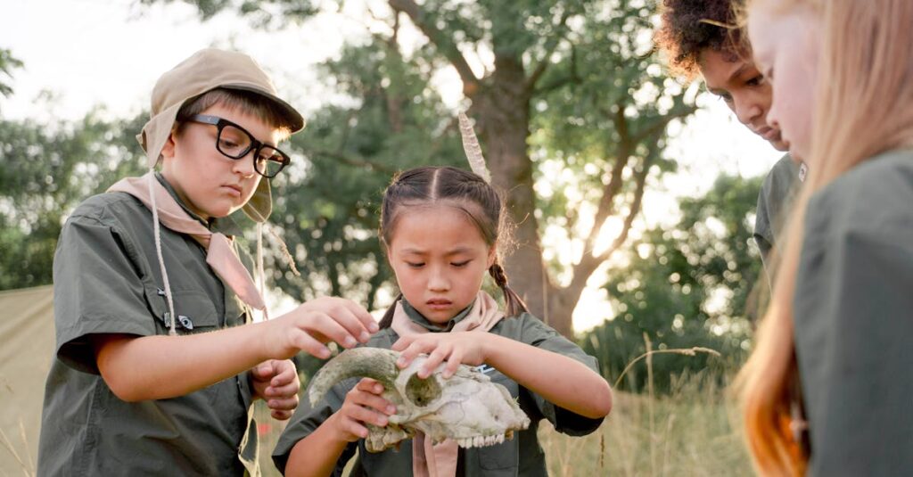 静かな自然の中でひとりキャンプを楽しむゆるキャン△風キャラクターのイメージ
