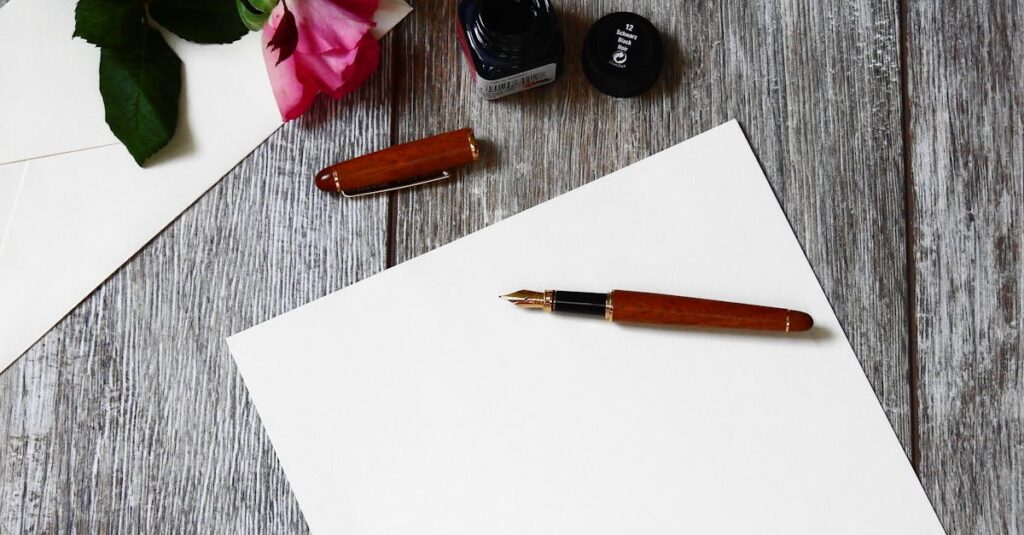 やわらかな光の中で手紙を書く姿。心を取り戻す時間を象徴する風景。