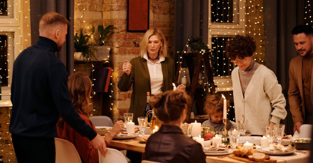 あたたかな灯りに包まれた食卓。誰かの「おかえり」という言葉が、凍った心に最初の風を通す。