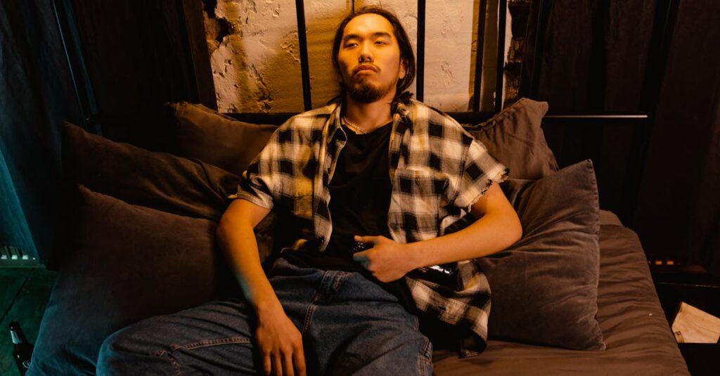 答えを急ぎながら焦る女性。早く決めなきゃという焦りを象徴する静かな風景。