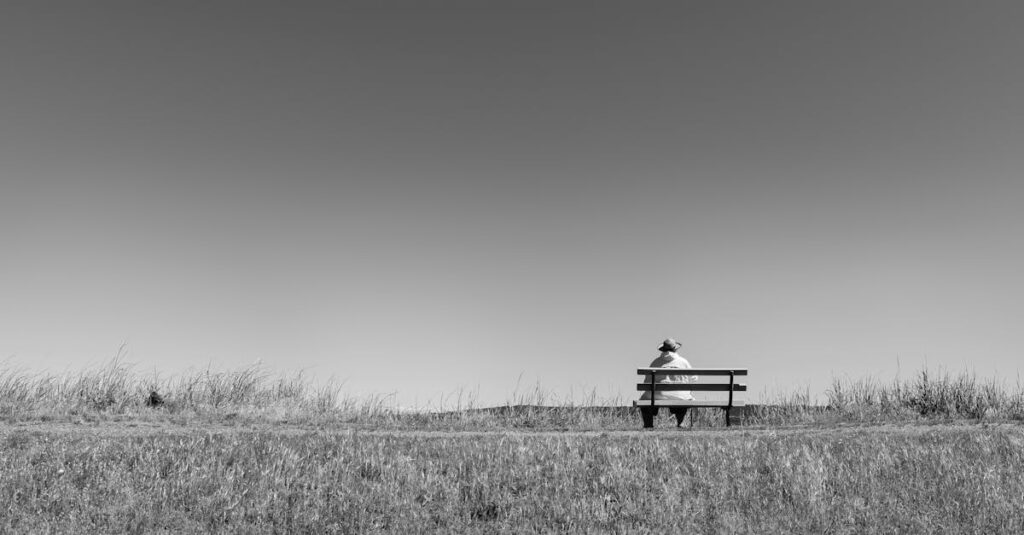 やわらかな光の中でひとり静かに座る人。うまくいかない時間の奥に、次の一歩が息をしている。