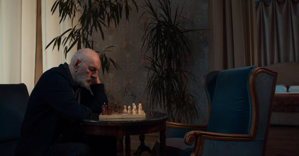 将棋盤の前で静かに座る青年。愛されるために頑張り続けた孤独を象徴する風景。