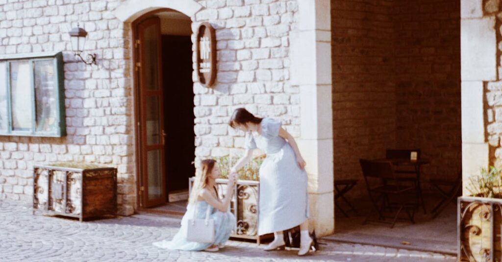 過去の声が今も響いているような静かな情景。ちゃんとの声の出どころを辿る風景。