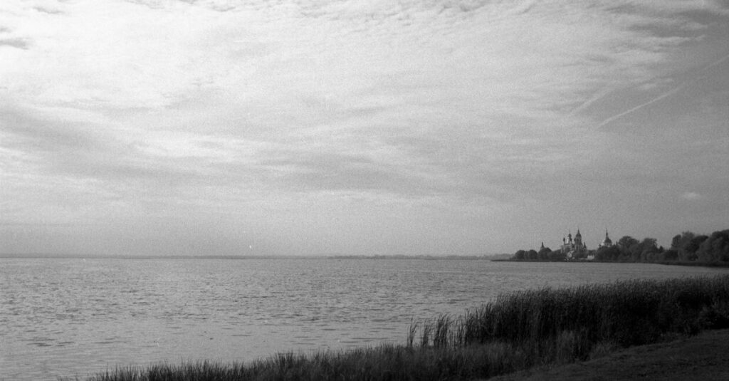 gentle horizon open space soft light peaceful distance