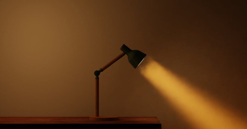 やわらかな灯りのある静かな夜。やさしくできなかった自分をそっと受け取る時間を象徴する風景。