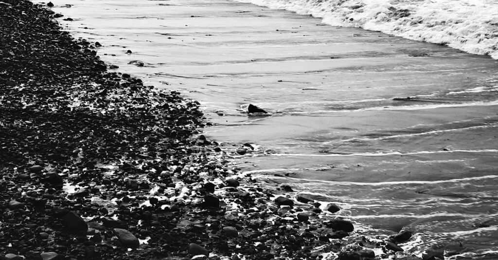 quiet soft waves light calm atmosphere emotional flow