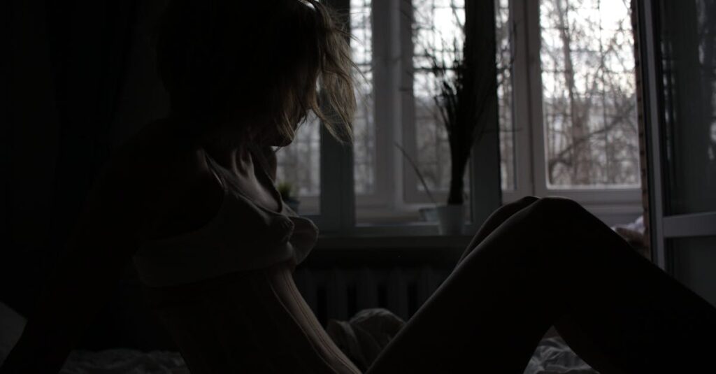 やわらかな光の中でゆっくりと流れる時間。何もしていない時間にも価値があることを感じる穏やかな風景。