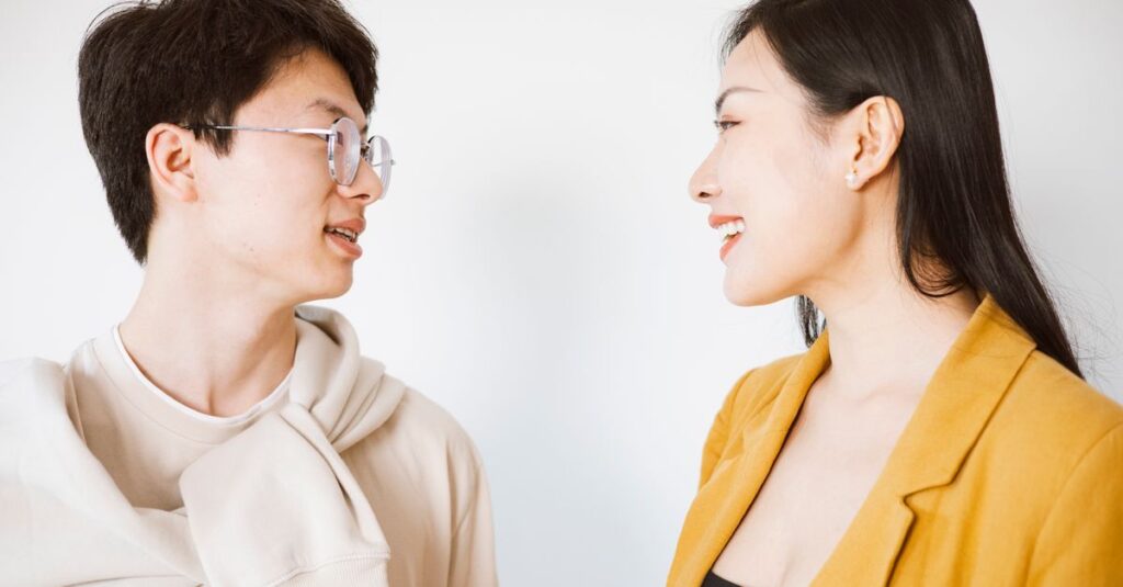 長い時間を経て穏やかに笑う夫婦