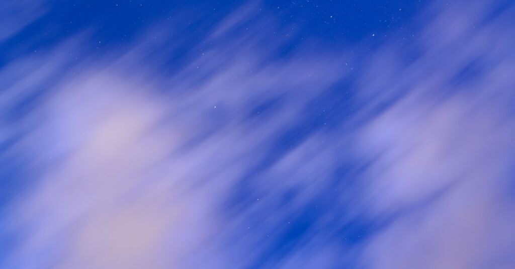 やわらかな光の中でサビアンシンボルが示す宇宙への報告書の意味。矛盾の正体を象徴する風景。